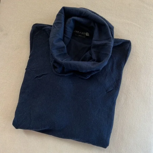 Alice + Olivia Light Sweater - Navy - Picture 3 of 11